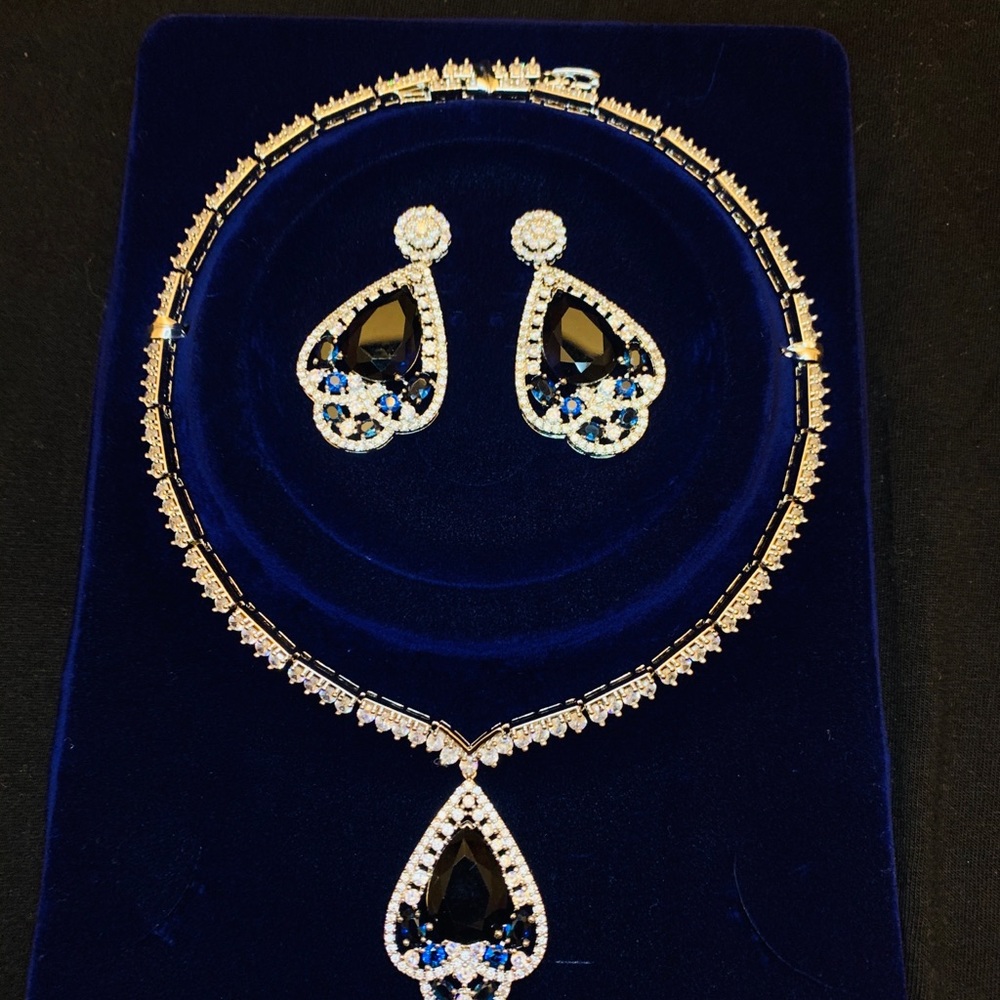 Rhinestone Necklace Set w/earrings